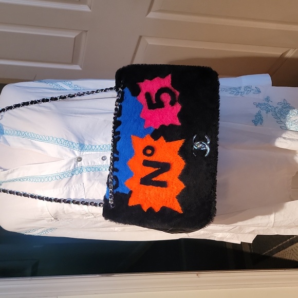 Limited Edition CHANEL Lagerfeld's Pop Art No.5 Shearling & Lamb Maxi Flapbag - Picture 3 of 16
